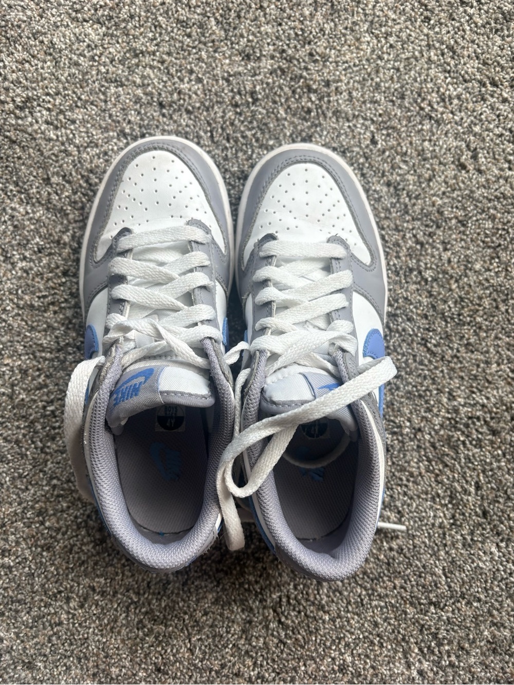 Nike Kids Low Dunk Sneakers in White, Gray & Light Blue - Size 4 - Picture 2 of 3